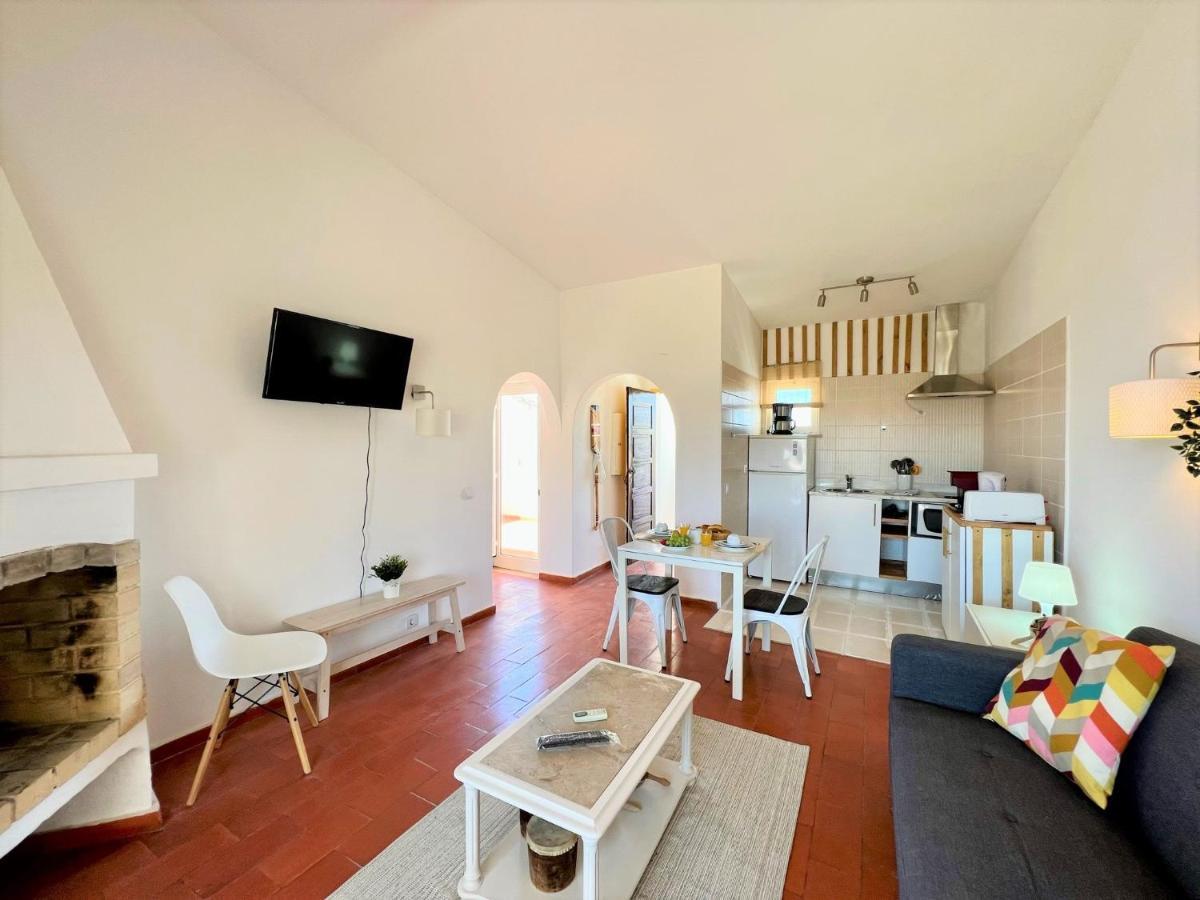 Armacao De Pera Twins 1 By Homing Apartment Екстериор снимка